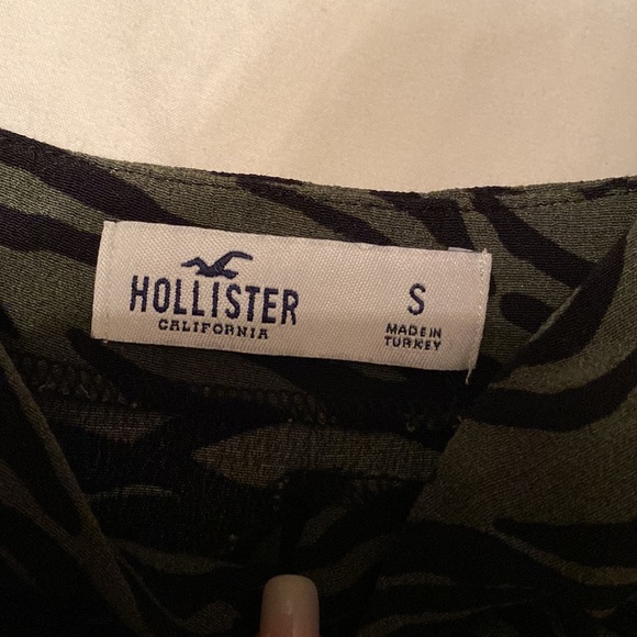 Hollister Top Size Small Animal Print - Picture 2 of 4